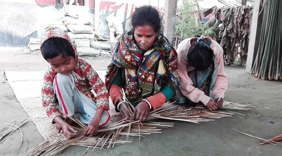 দুর্দিন চলছে জামালগঞ্জের পাটি শিল্পীদের