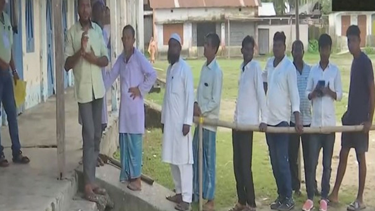 পশ্চিমবঙ্গে পঞ্চায়েত নির্বাচনে ভোট চলছে