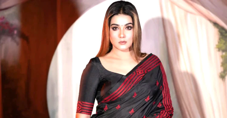 মাহিয়া মাহি অঝোরে কাঁদলেন