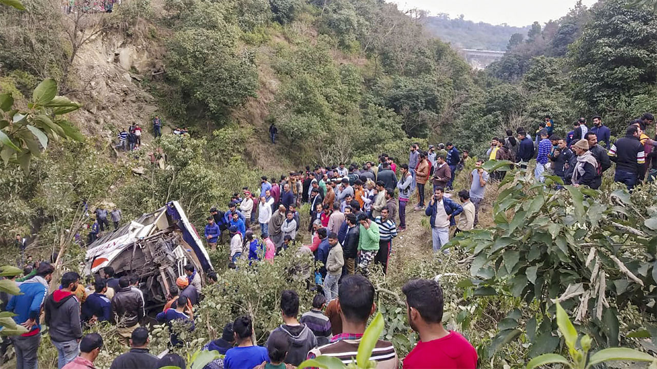 শ্রীলঙ্কায় বাস খাদে পড়ে নি হ ত ১৫