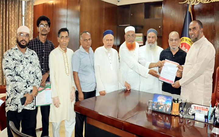 ৫ দফা দাবিতে সিসিক প্রশাসকের কাছে স্মারকলিপি