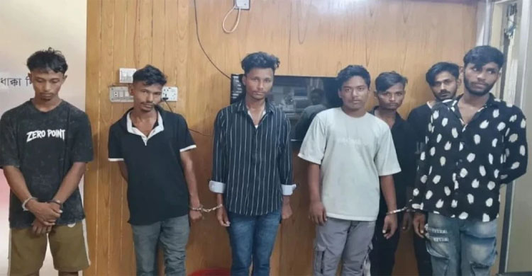 রাজধানীতে শীর্ষ ছিনতাইকারী &lsquo;কুত্তা ফারুক&rsquo;সহ গ্রেপ্তার ৭