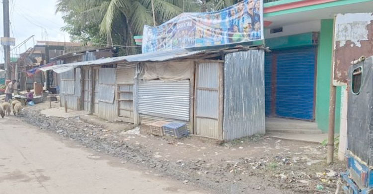 সরকারি রাস্তা দখলের অভিযোগ, ইউএনও বরাবর লিখিত আবেদন