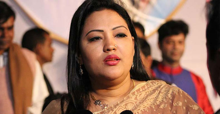 &lsquo;সুযোগ বুঝে আমাকে টেনে হিঁচড়ে নামিয়ে দিচ্ছে&rsquo;