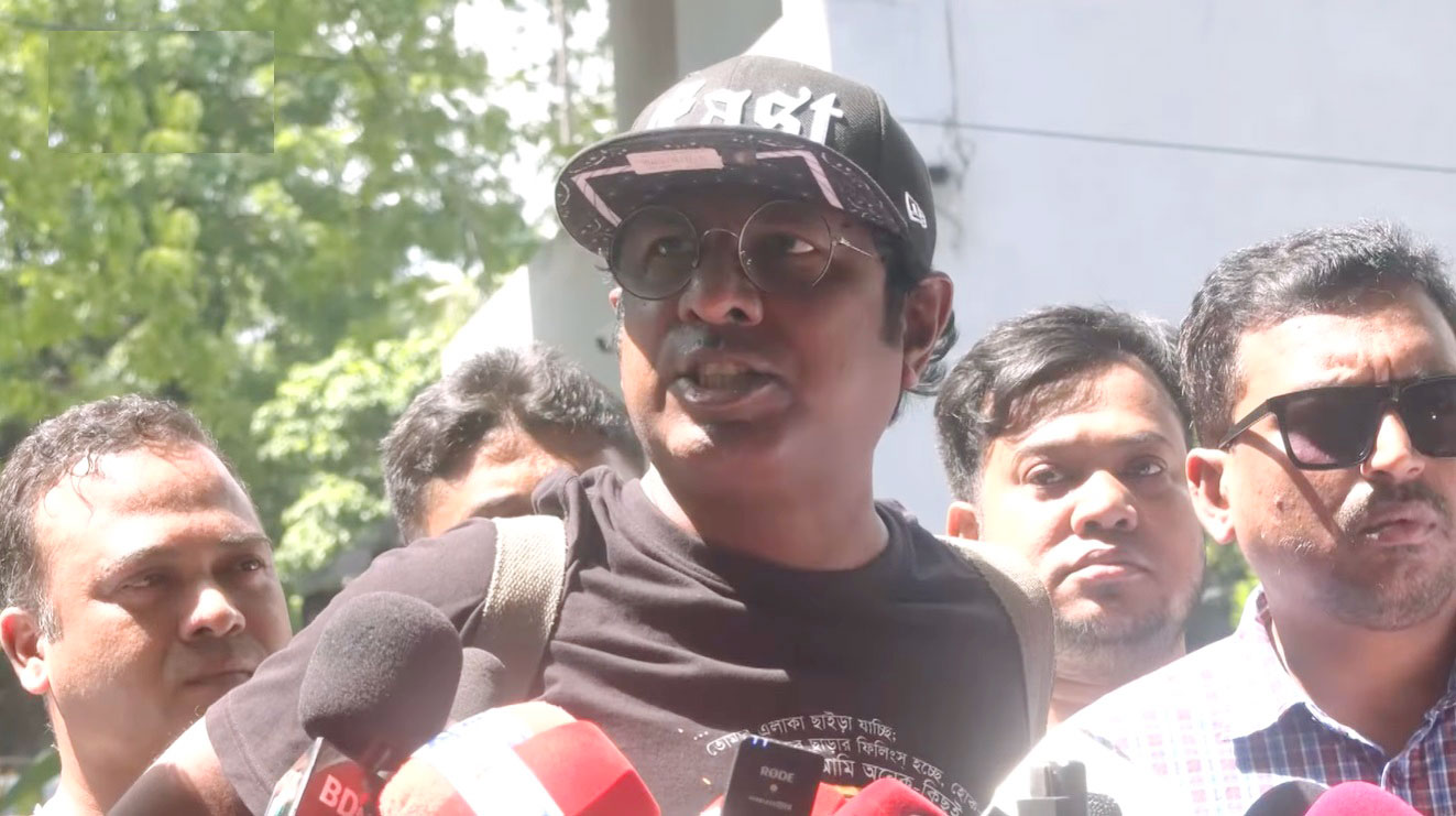 ডিবি অফিসে মারজুক রাসেল