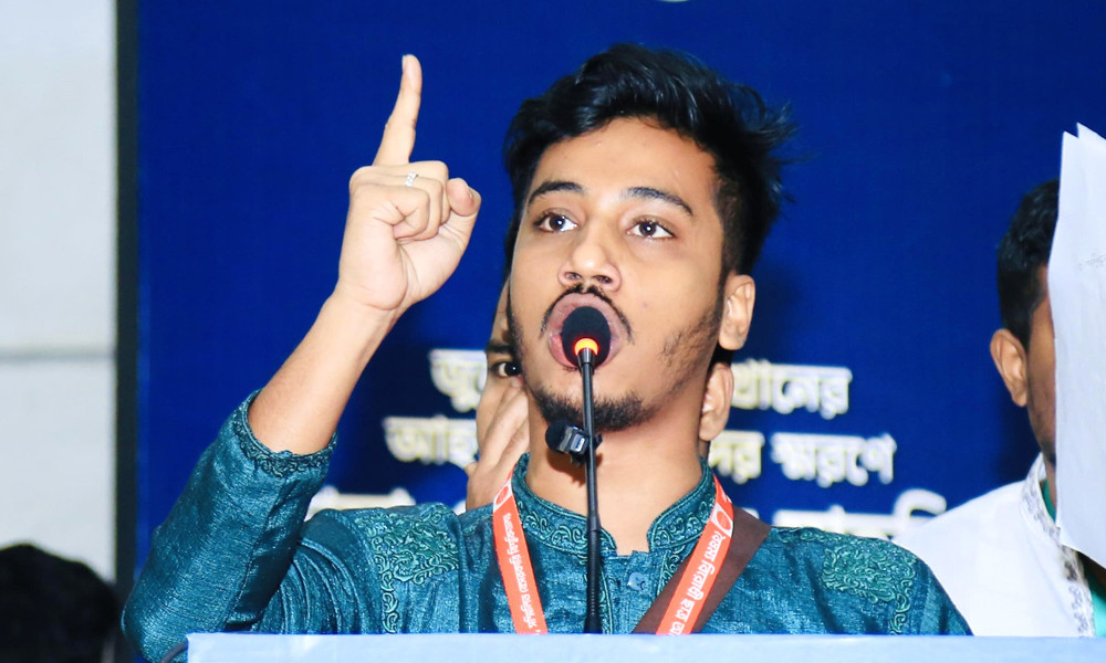 চাঁ*দাবাজির ঘটনায় গণতান্ত্রিক ছাত্রসংসদের নেতা গ্রে*প্তার