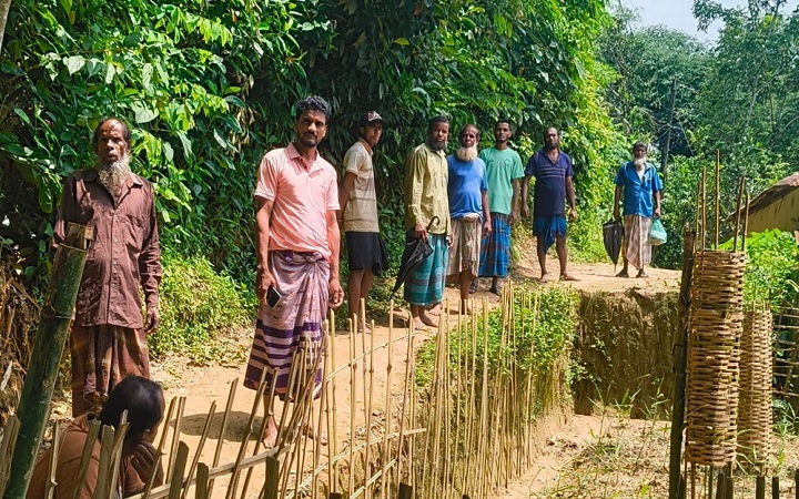 সড়ক কে*টে চলাচলে বাধা, জ*নদুর্ভোগ