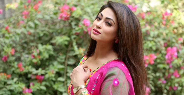 নির্মাতাদের প্রতি ক্ষমা চেয়েছেন: চিত্রনায়িকা পপি
