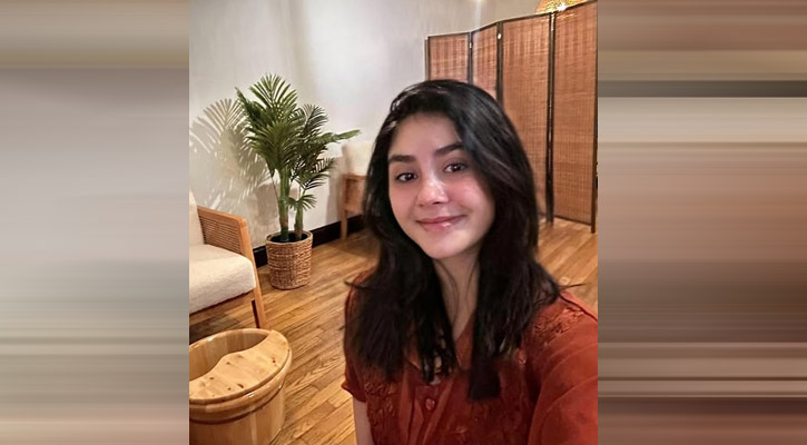 'সেলফিটা তোলার সময় চোখ থেকে পানি গড়িয়ে পড়ছিল'