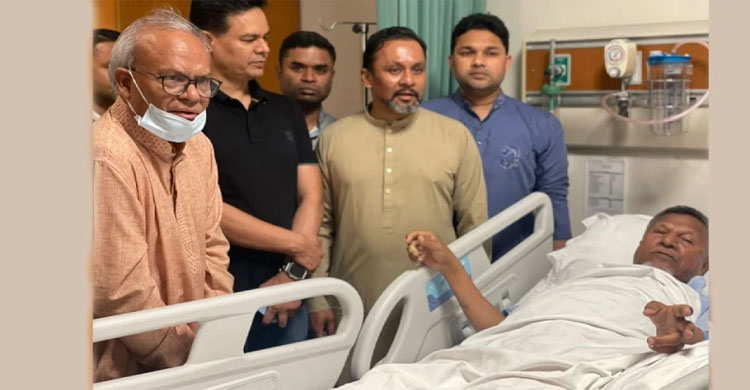 সড়ক দুর্ঘটনায় আহত প্রতিমন্ত্রী আবুল বারীকে দেখতে হাসপাতালে রিজভী