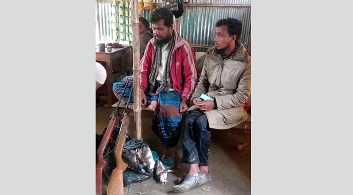 লক্ষ্মী বাওড়ে দুই পাখি শিকারির জরিমানা