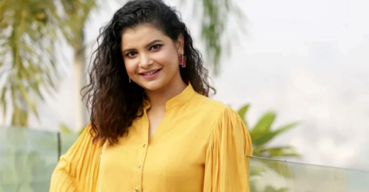 বিচারক হলেন শবনম ফারিয়া!