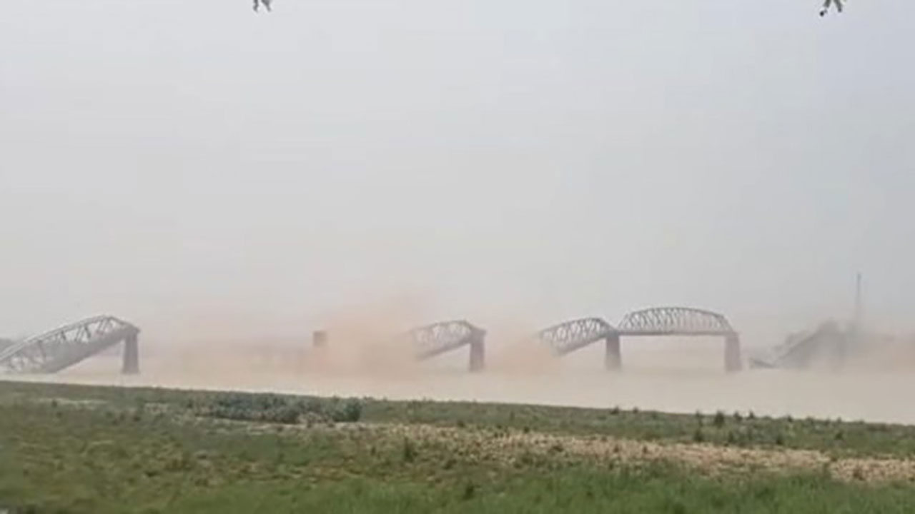 মিয়ানমারে ভয়াবহ ভূ মি ক ম্প, ধ*সে পড়ল সেতু 