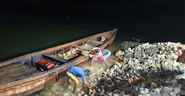 সিলেটের কোম্পানীগঞ্জ লুট হওয়া সাদাপাথর আগের জায়গায় ফেলার নির্দেশ: হাইকোর্ট
