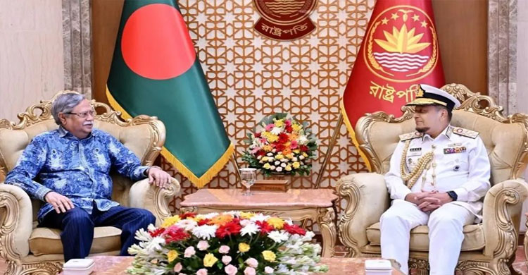 রাষ্ট্রপতির সাথে বিদায়ি নৌপ্রধানের সৌজন্য সাক্ষাৎ