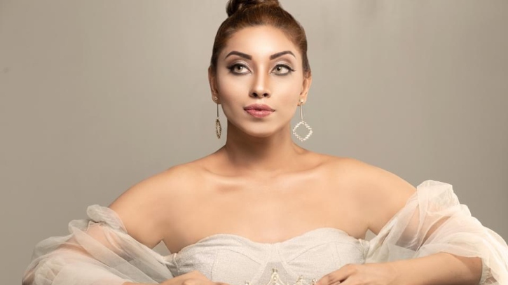 মিস আর্থ বাংলাদেশ বিজয়ী অভিনেত্রী মেঘনা আলম কা*রাগারে