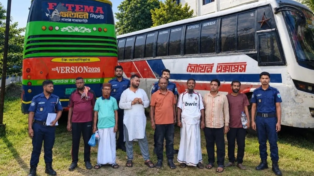 বাহুবলে ভা'রতীয় পণ্যসহ গ্রে'প্তার ৭