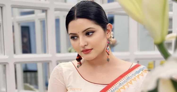 আবার কার &lsquo;প্রেমে&rsquo; পড়লেন পরী