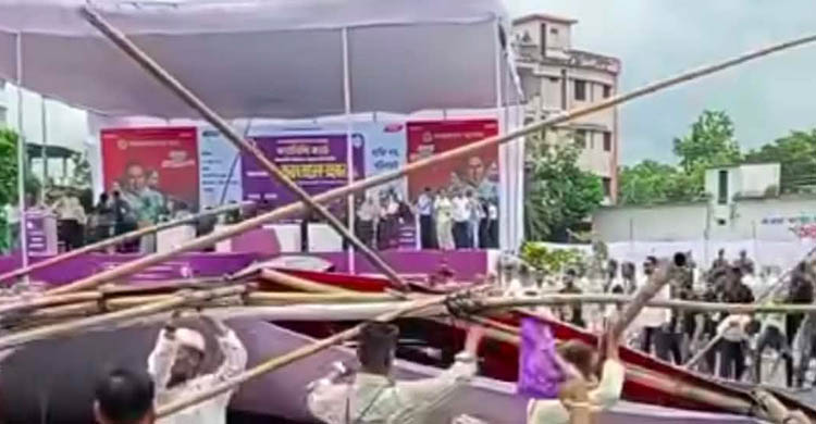 শ্রীমঙ্গলে প্রধানমন্ত্রীর আগমনের আগেই প্যান্ডেল ধস, অল্পের জন্য বড় দুর্ঘটনা এড়ানো