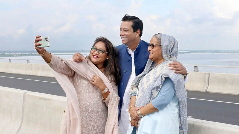 ছেলে ও মেয়েসহ হাসিনা-রেহানার বি*চার শুরু