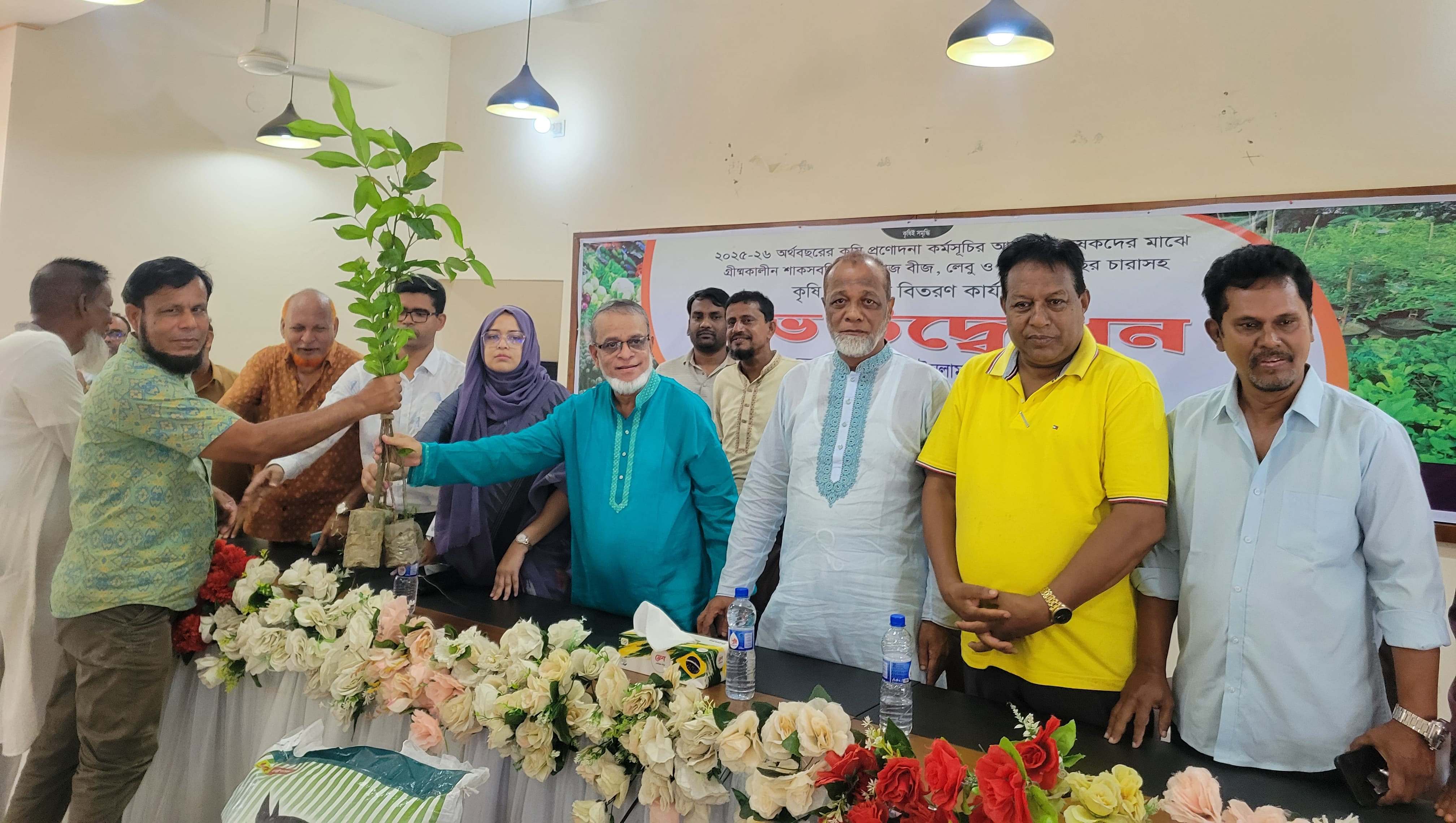 কুলাউড়ায় কৃষকদের মাঝে বিভিন্ন উপকরণ বিতরণ