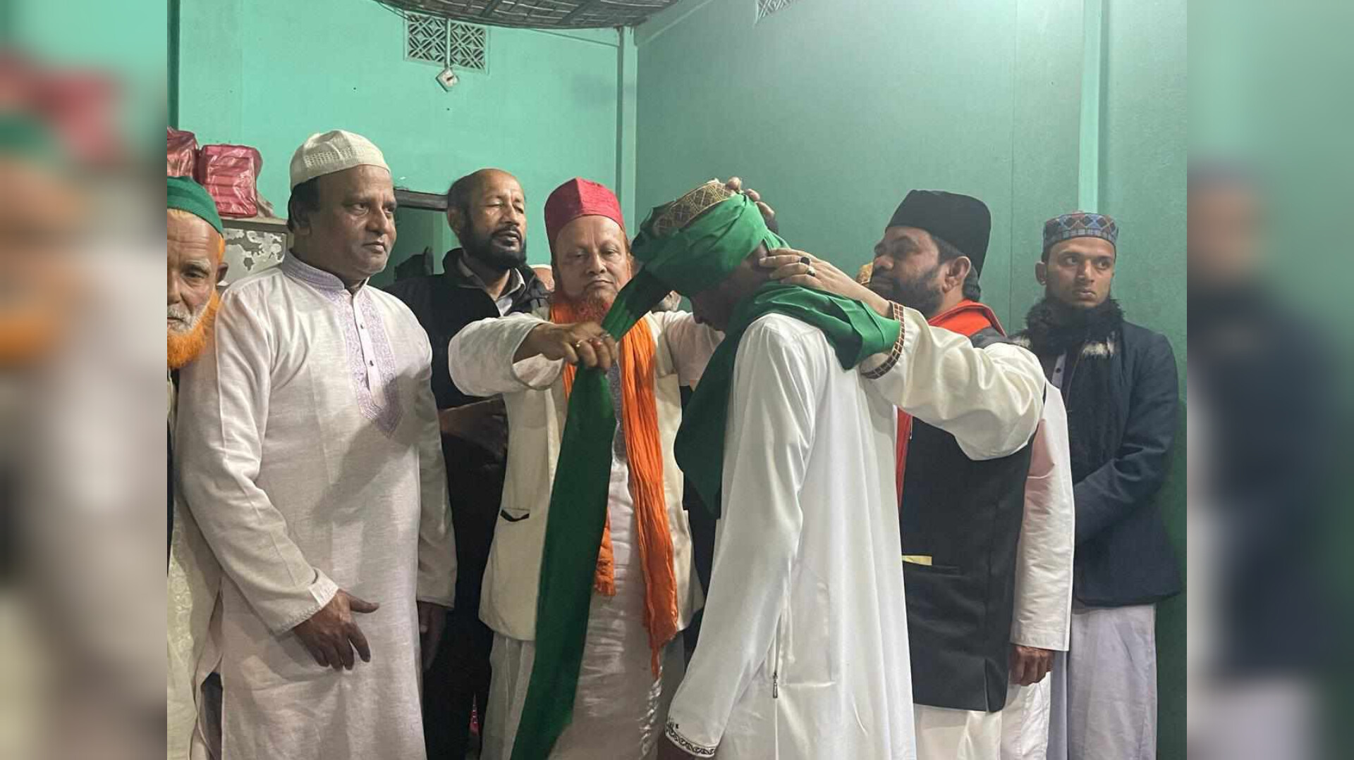 চুনারুঘাট মুড়ারবন্দ দরবার শরীফের হাফিজিয়া মাদ্রাসায় ছাত্রদের পাগড়ি পরিধান ও দোয়া মাহফিল 