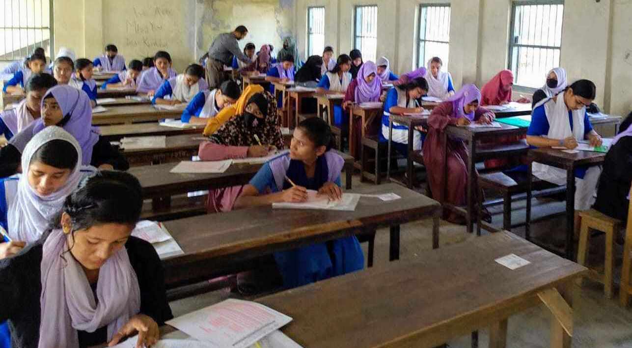 মাধবপুরে এসএসসি ও সমমানের পরিক্ষার প্রথম দিনে ১১ জন অনুপস্থিত  