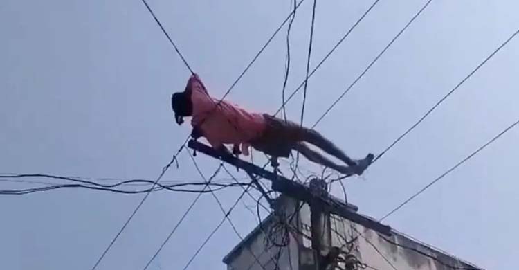 ম*দ কেনার টাকা দেয়নি মা, বি দ্যু তের তারের ওপর শুয়ে পড়ল ছেলে