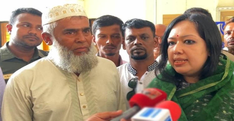 শেখ হাসিনার দেশে ফিরতে বাধা নেই : রুমিন ফারহানা