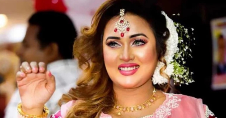 নি র্বা চ নে প্রার্থী হচ্ছেন নায়িকা পলি