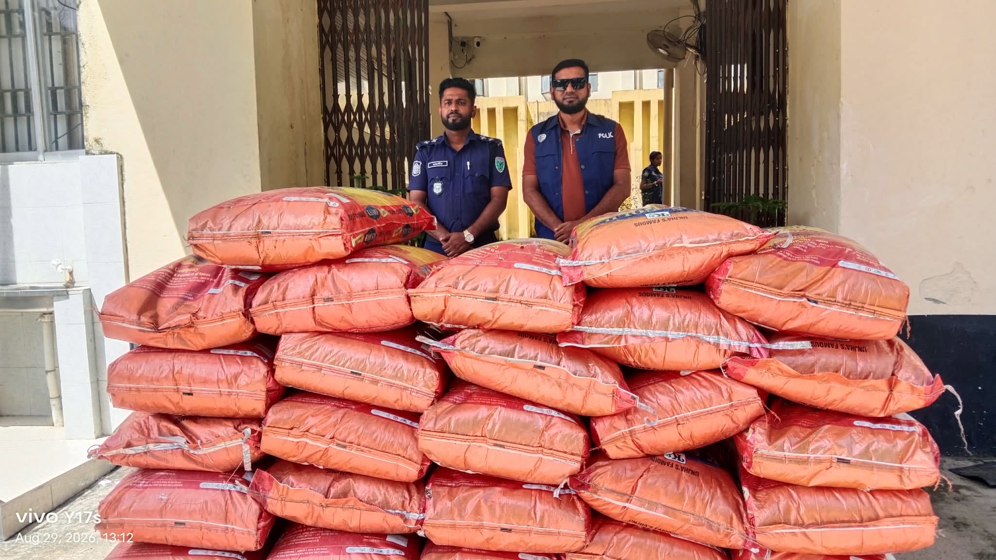 গোয়াইনঘাটে ৩১ বস্তা জিরা ও বারকি নৌকা জ'ব্দ