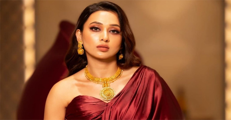 সংসদ সদস্য থেকে &lsquo;পদত্যাগ&rsquo; করলেন মিমি চক্রবর্তী