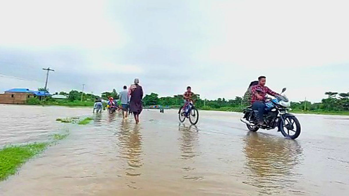 ভারী বর্ষণ ও পাহাড়ি ঢলে সুনামগঞ্জে বাড়ছে নদ-নদীর পানি