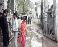 হাসপাতাল ফটকে পানি, দায়ছাড়া কর্তৃপক্ষ