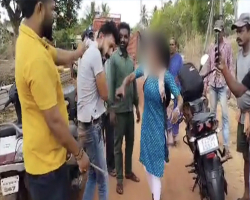 ভারতে কলেজছাত্রীর পিছু নেওয়ায় যুবককে জুতাপেটা!