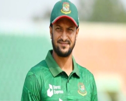 দেশে ফিরলেন সাকিব