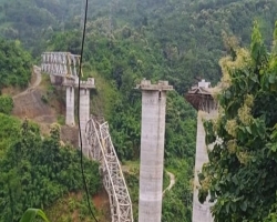 ভারতে রেলওয়ে সেতু ধসে নিহত  ১৭, নিখোঁজ অনেকে