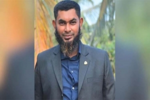 ছাত্রীকে ‍অশালীন প্রস্তাব ও ব্ল্যাকমেইল, চাপের মুখে পদত্যাগের ঘোষণা শিক্ষকের
