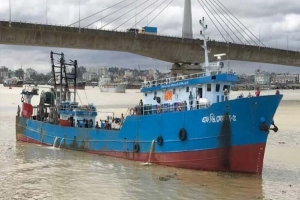 ৭৯ নাবিকসহ দুই নৌযান ভারতে ধরে নিয়ে যাওয়ার অ ভি যো গ