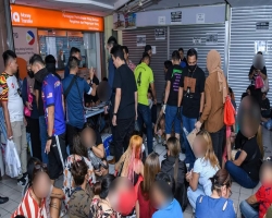 মালয়েশিয়ায় বাংলাদেশিসহ ৩৩০ অভিবাসী আটক