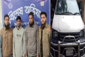 হবিগঞ্জে ডিবি পুলিশের অভিযানে চোরাই গাড়িসহ আটক ২