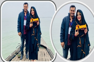 নৌকায় পার হচ্ছে মাহির ট্রাক