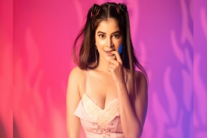 দু র্ঘ ট না র কবলে মধুমিতা সরকার