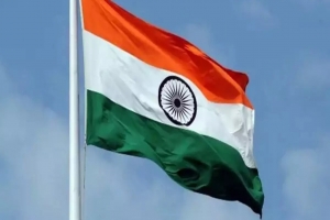 ভারতীয় পতাকা ‘প্রণাম করে’ চিকিৎসা নিতে হবে বাংলাদেশিদের!