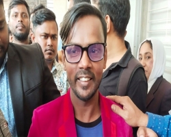  নগদ ৩০ হাজার টাকা নিয়ে দ্বাদশ জাতীয় নির্বাচনে হিরো আলম