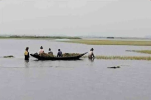 ক্ষতিগ্রস্ত কৃষকদের তালিকায় ব*ঞ্চিত প্রকৃত কৃষকরা, স্ব*জনপ্রীতির অ*ভিযোগ