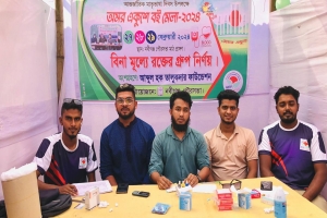 তিনব্যাপি বইমেলায় বিনামূল্যে রক্তের গ্রুপ নির্ণয় করছে আব্দুল হক তালুকদার ফাউন্ডেশন