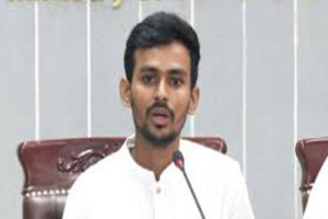 গুলশানের চাঁ*দাবাজি মামলায় জড়িত নন দাবি : আসিফ মাহমুদ