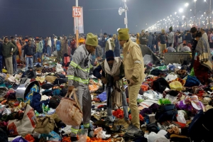 মেলায় পদদলিত হয়ে প্রায় ৪০ জনের মৃ ত্যু