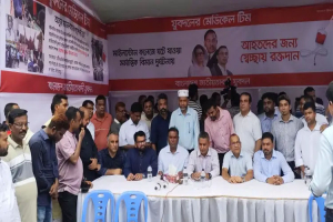 দু র্যো গে মানবতার হাত বাড়িয়ে দিল যুবদল, ৪০ ব্যাগ রক্ত সংগ্রহ